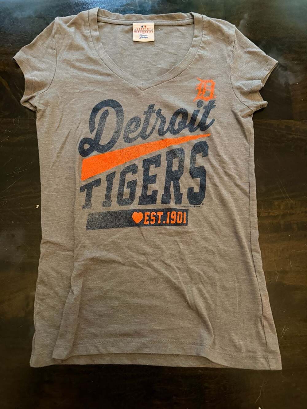 Campus Lifestyle Detroit Tigers Est. 1901 Gray V-Neck T-Shirt Women's XS